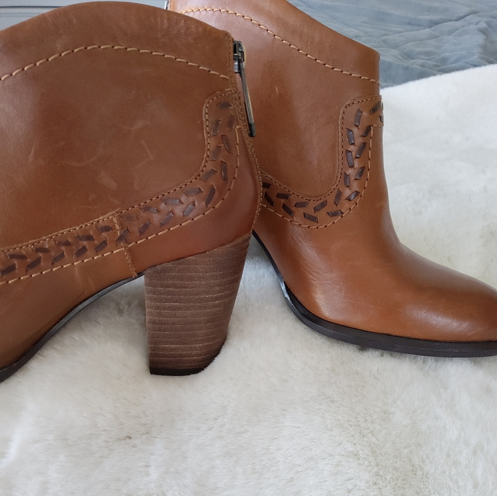 UGG Woman's Leather Charlotte Ankle Boots - Picture 13 of 16